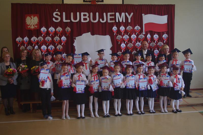 Szkoła Podstawowa W łososinie Dolnej Ślubowanie klas pierwszych w Łososinie Dolnej - Wiadomości - Gmina